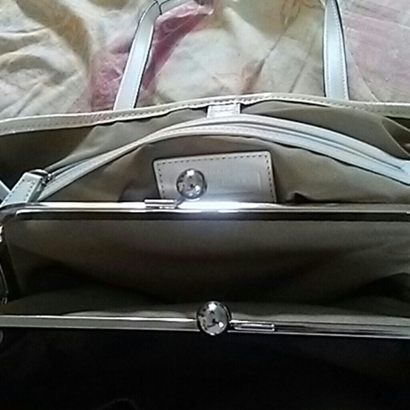 Coach purse - Picture 3 of 7